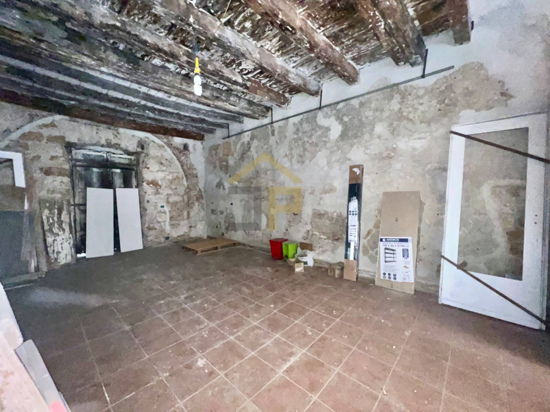 Magazzino in vendita a Palermo, Centro storico