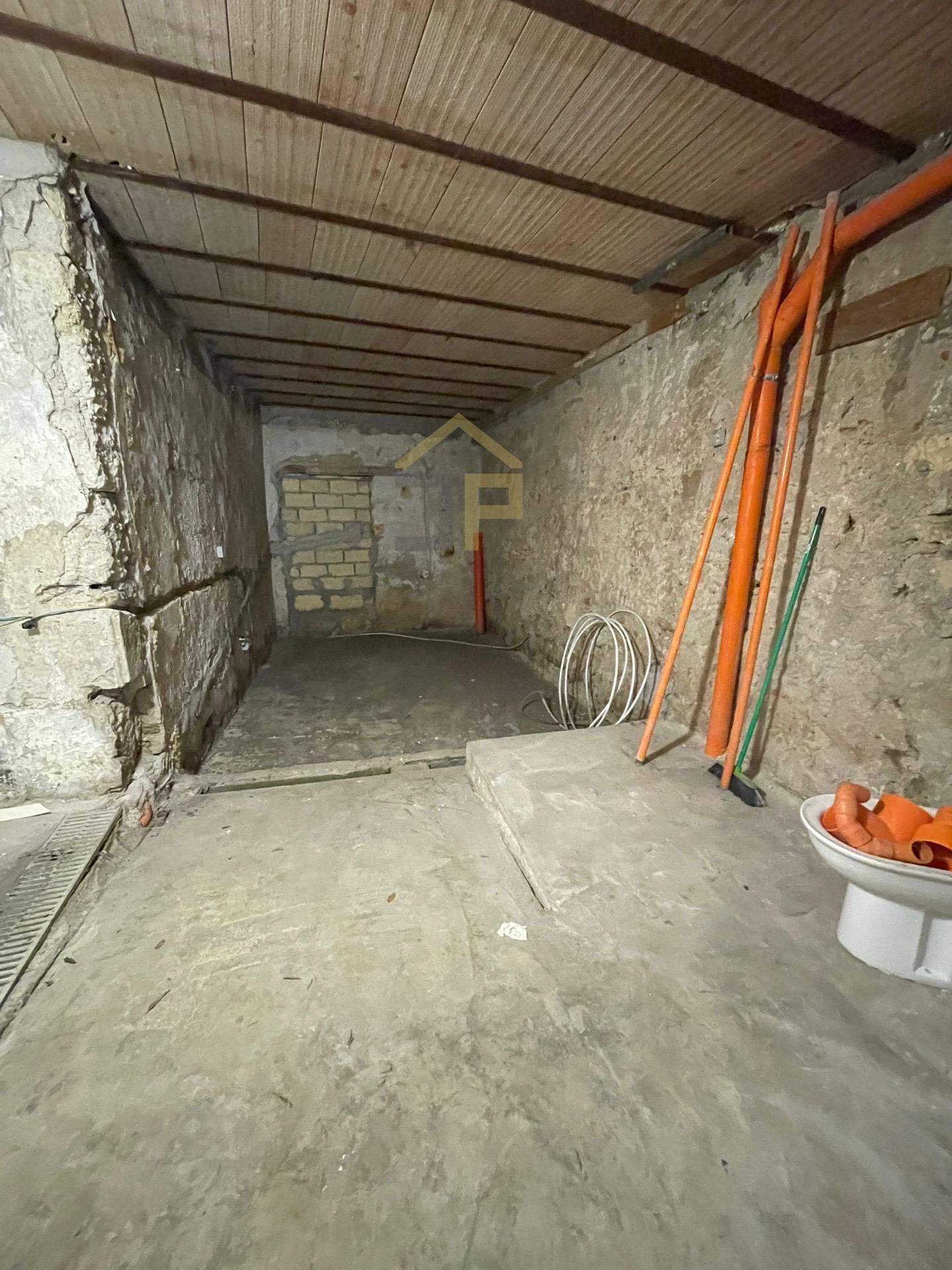 Magazzino in vendita a Palermo, Centro storico