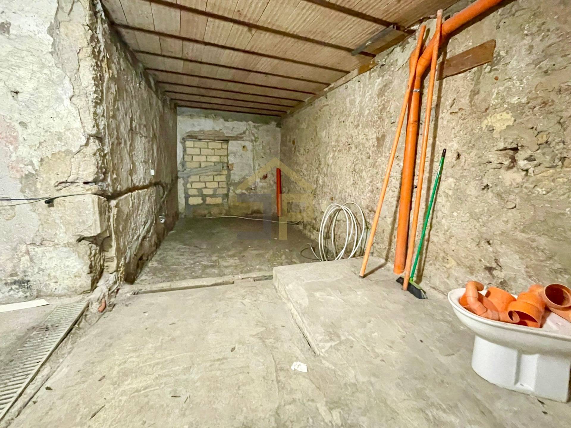 Magazzino in vendita a Palermo, Centro storico