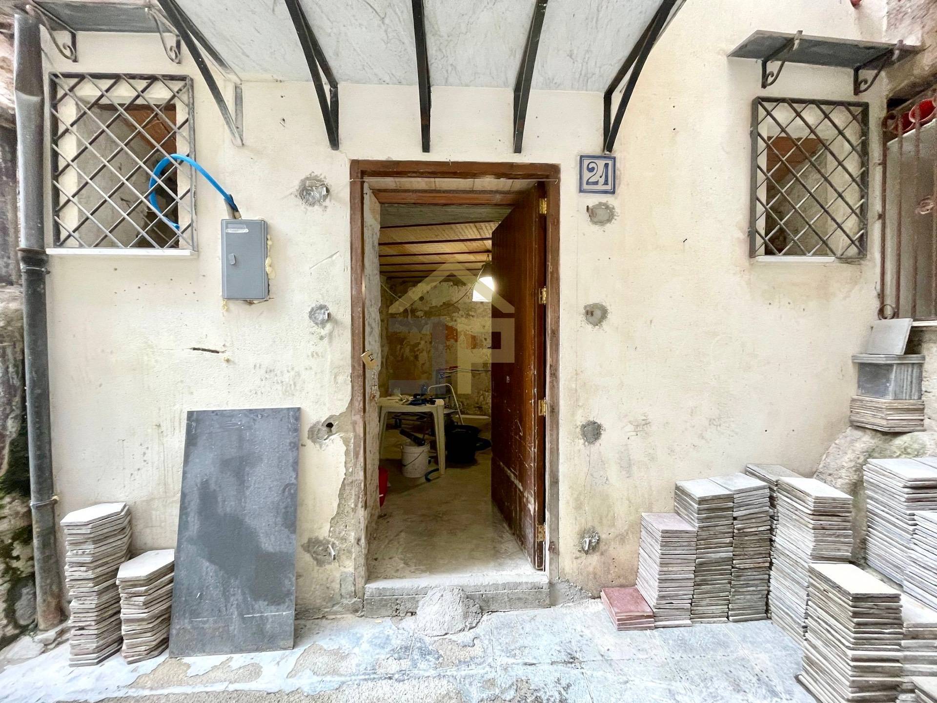 Magazzino in vendita a Palermo, Centro storico