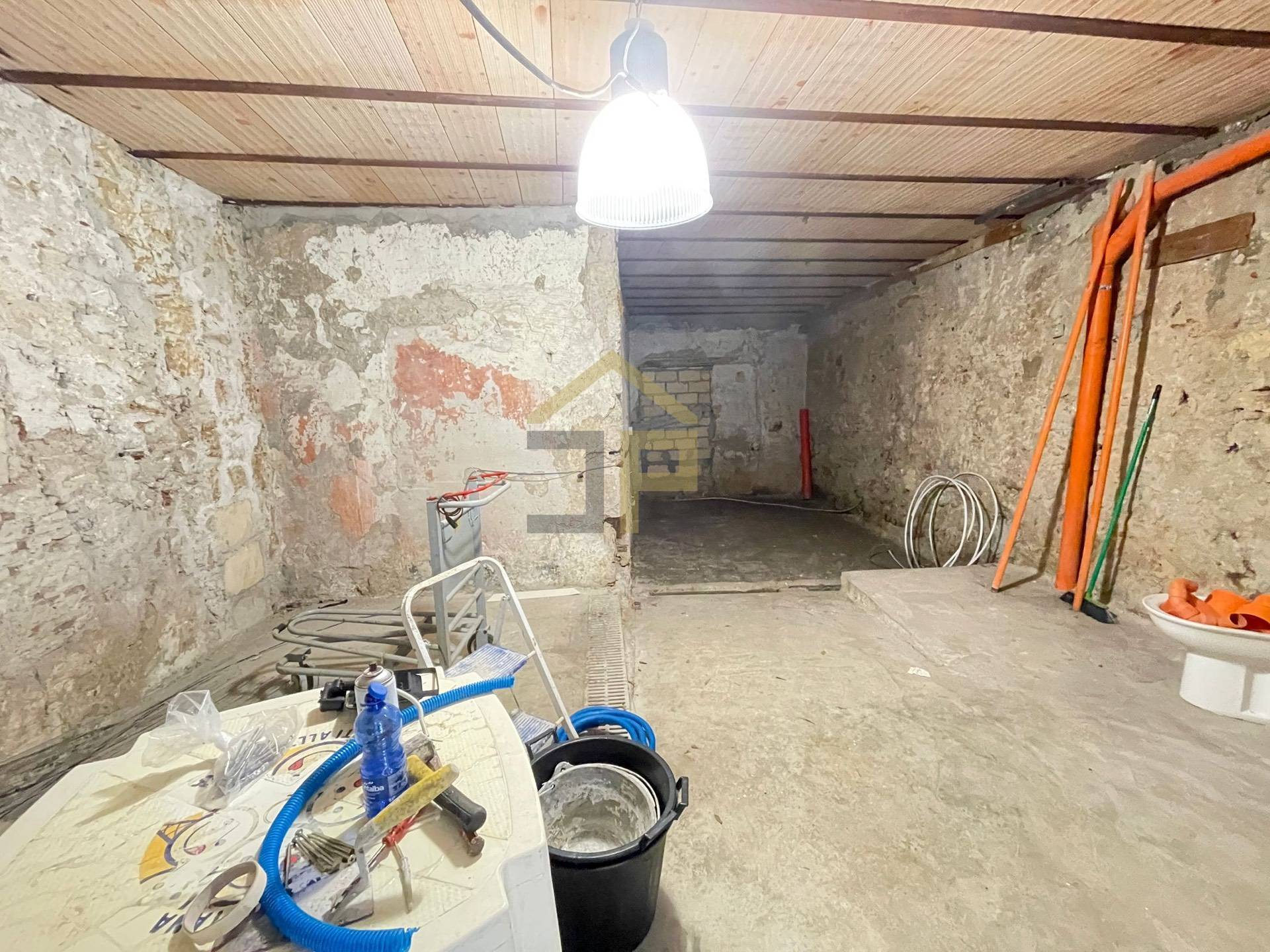 Magazzino in vendita a Palermo, Centro storico