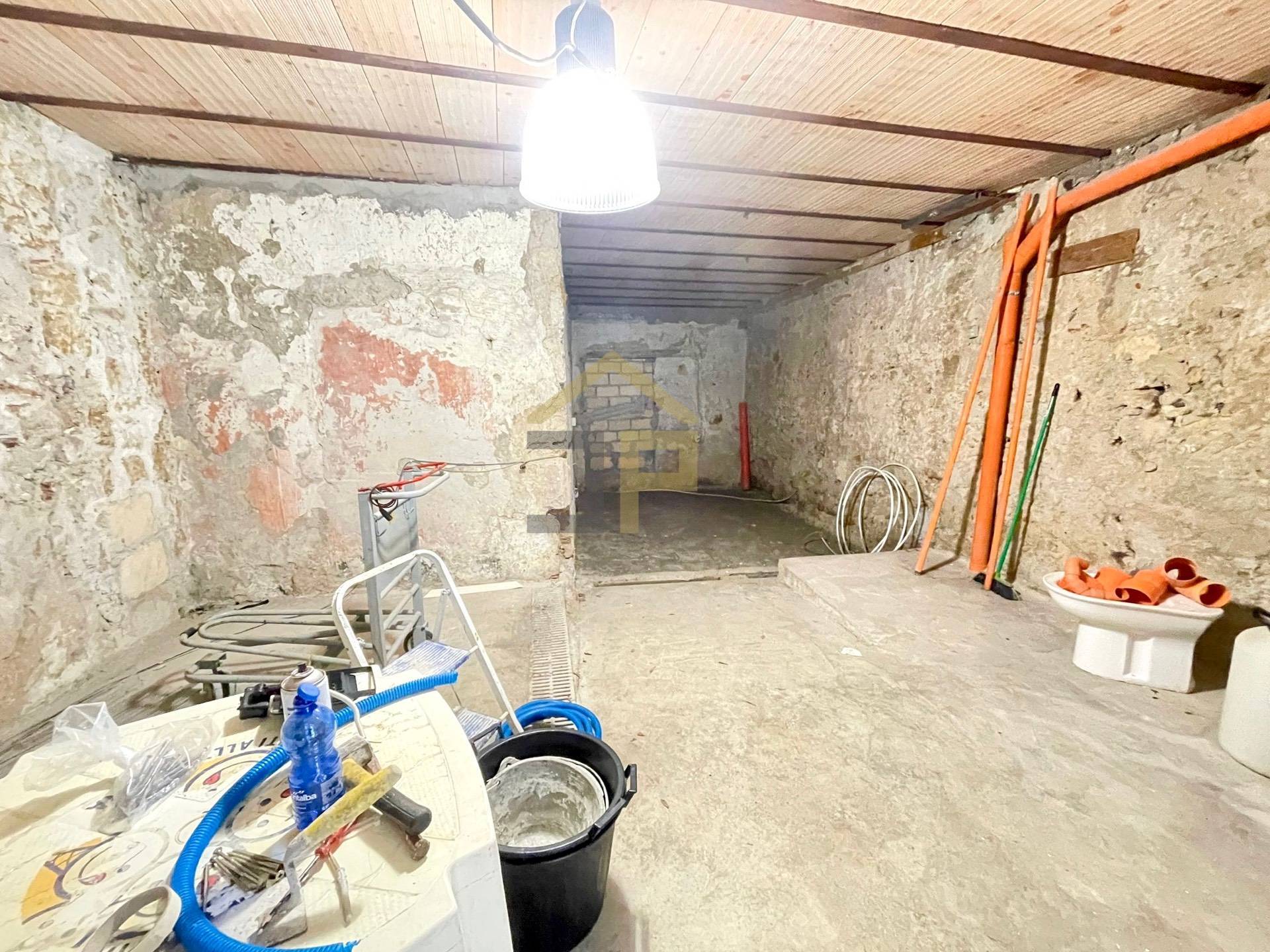 Magazzino in vendita a Palermo, Centro storico