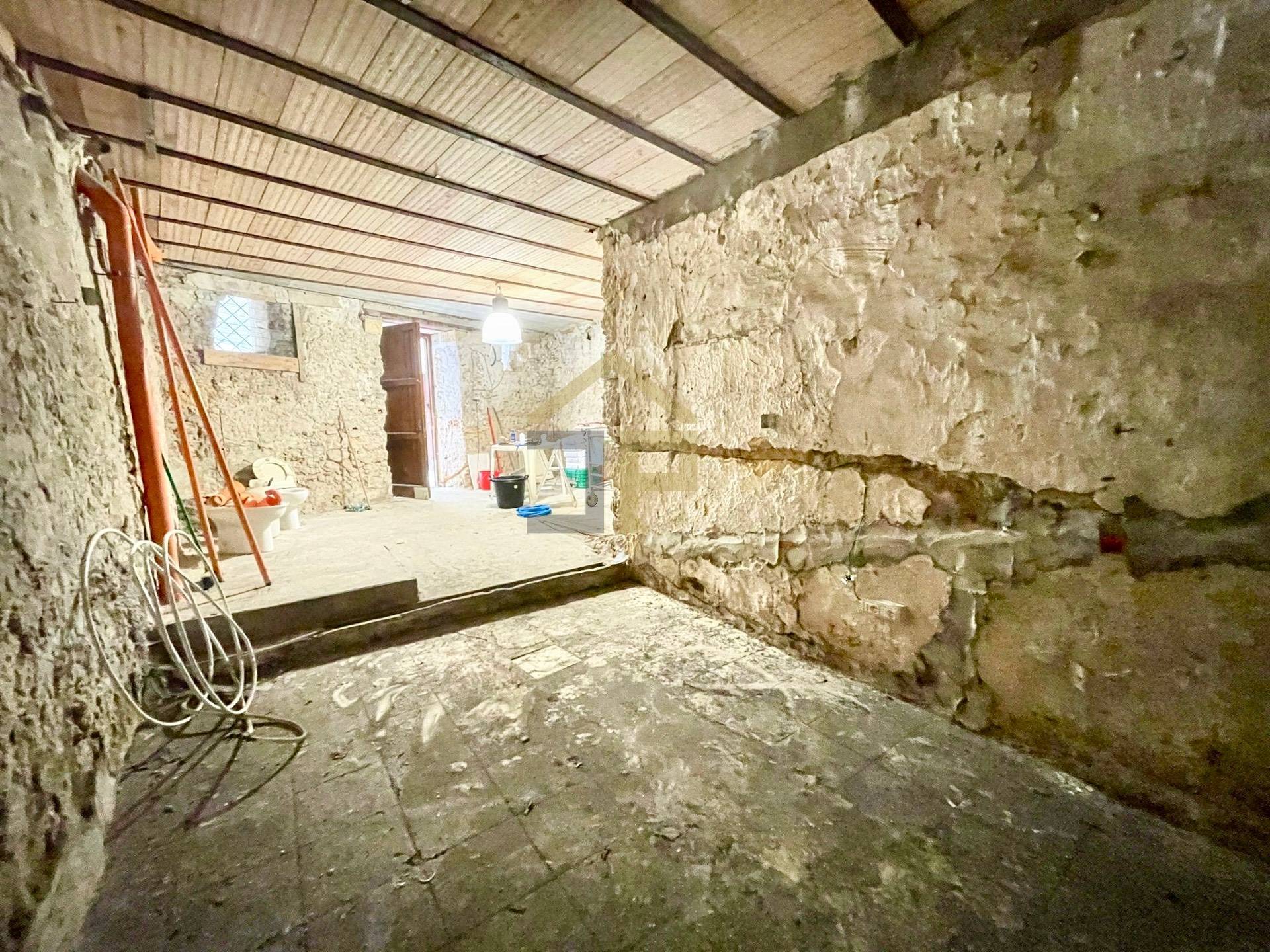 Magazzino in vendita a Palermo, Centro storico