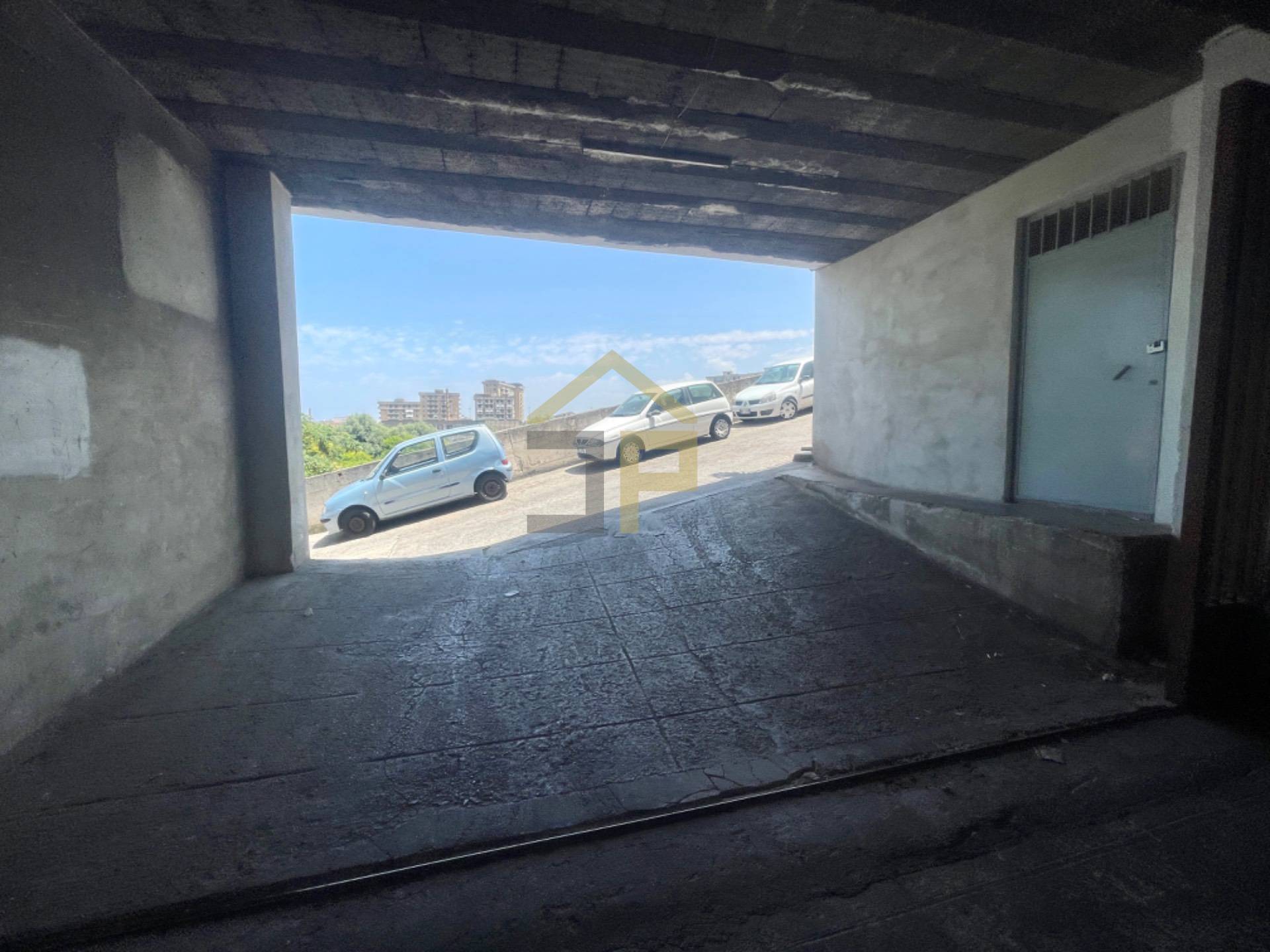 Magazzino in affitto a Palermo, Oreto