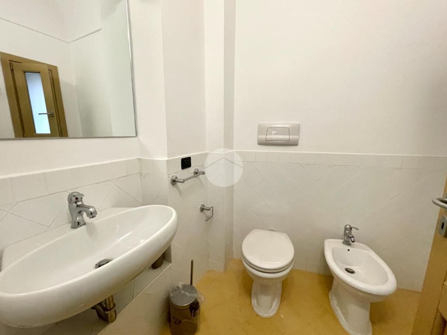 Edificio commerciale o terziario in vendita a Palermo