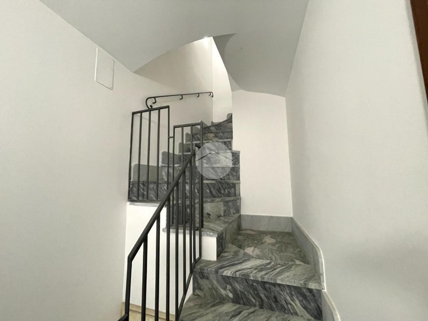 Edificio commerciale o terziario in vendita a Palermo