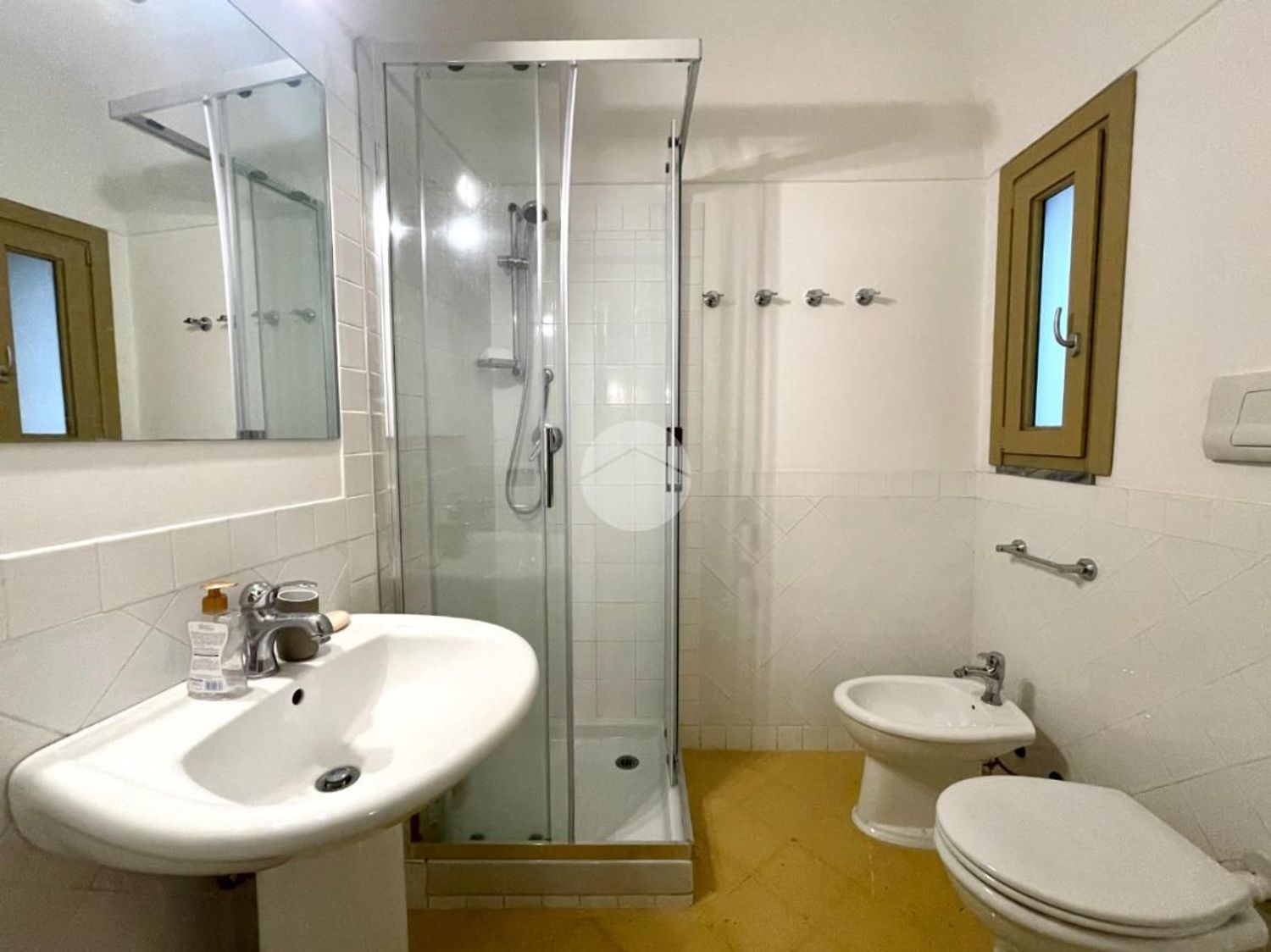 Edificio commerciale o terziario in vendita a Palermo