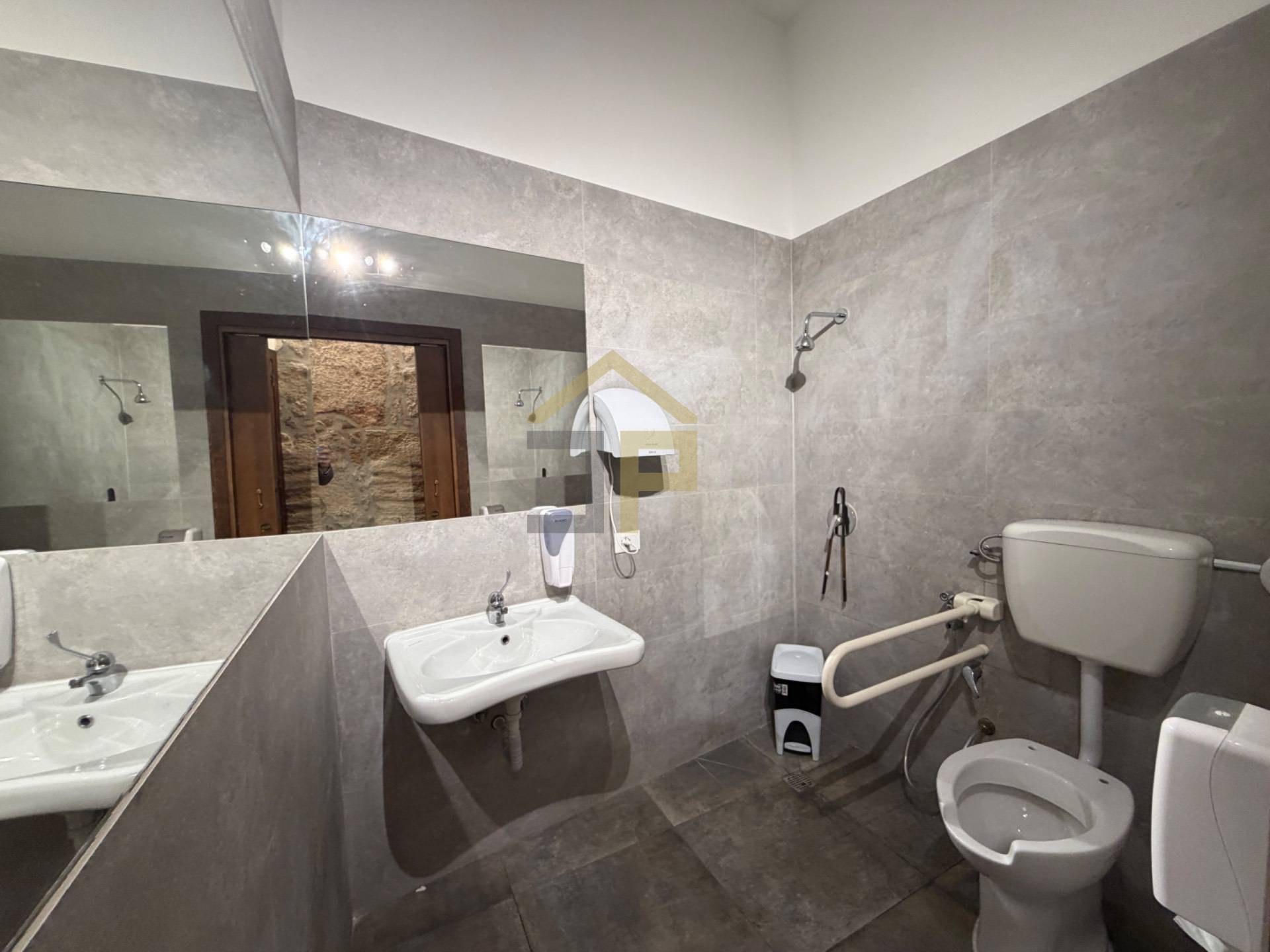 Attivit commerciale in vendita a Palermo, Centro storico