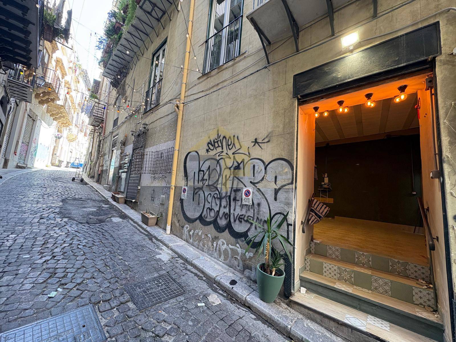 Locale commerciale in affitto a Palermo, Centro storico