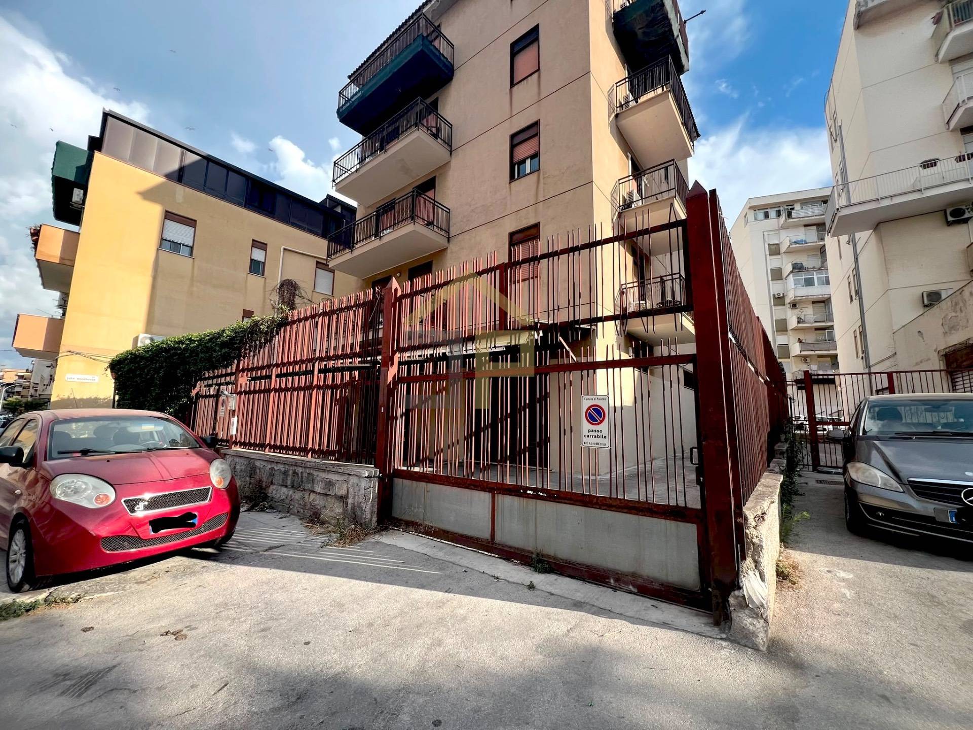 Magazzino in vendita a Palermo, Corso dei Mille