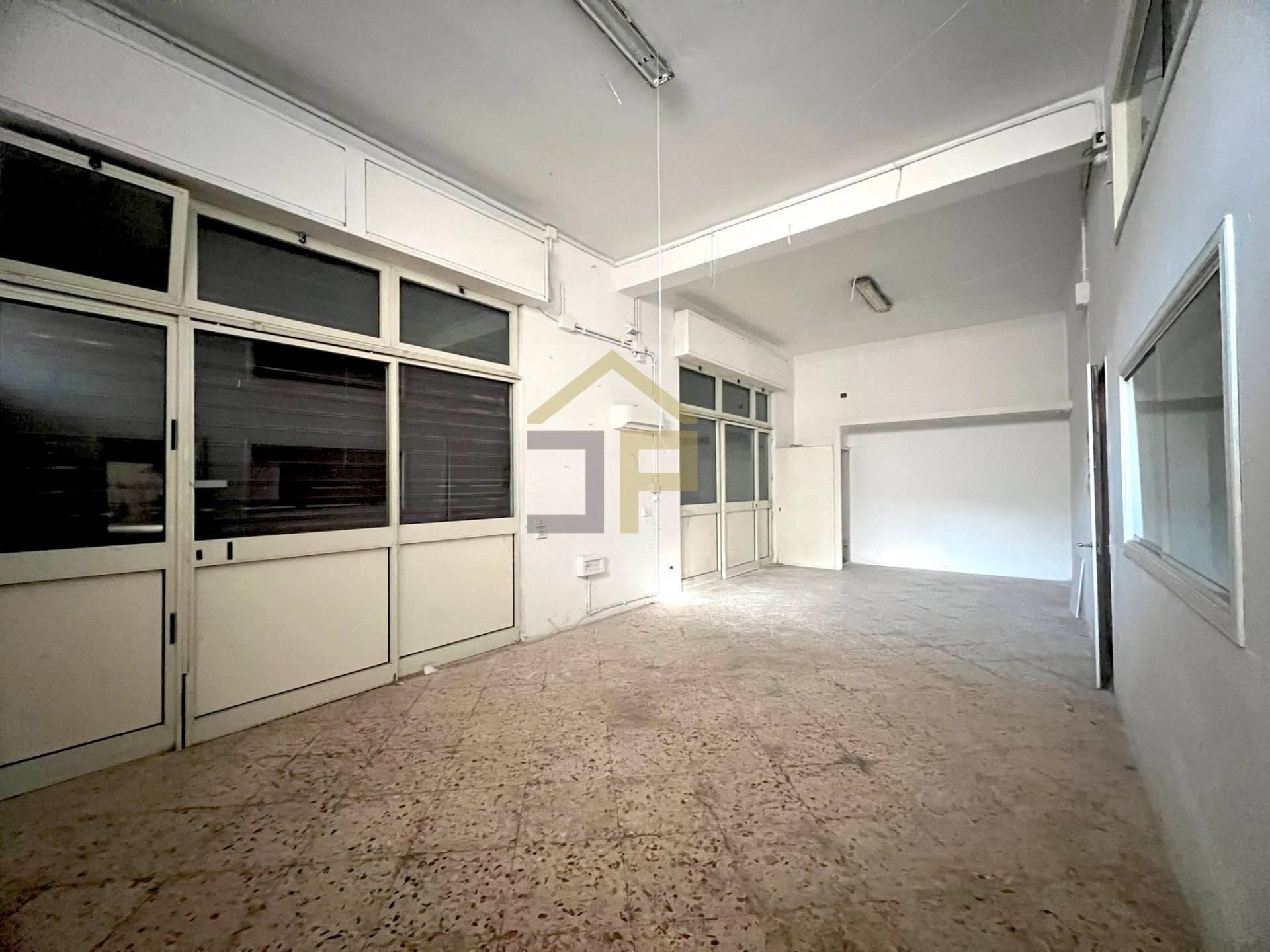 Magazzino in vendita a Palermo, Corso dei Mille