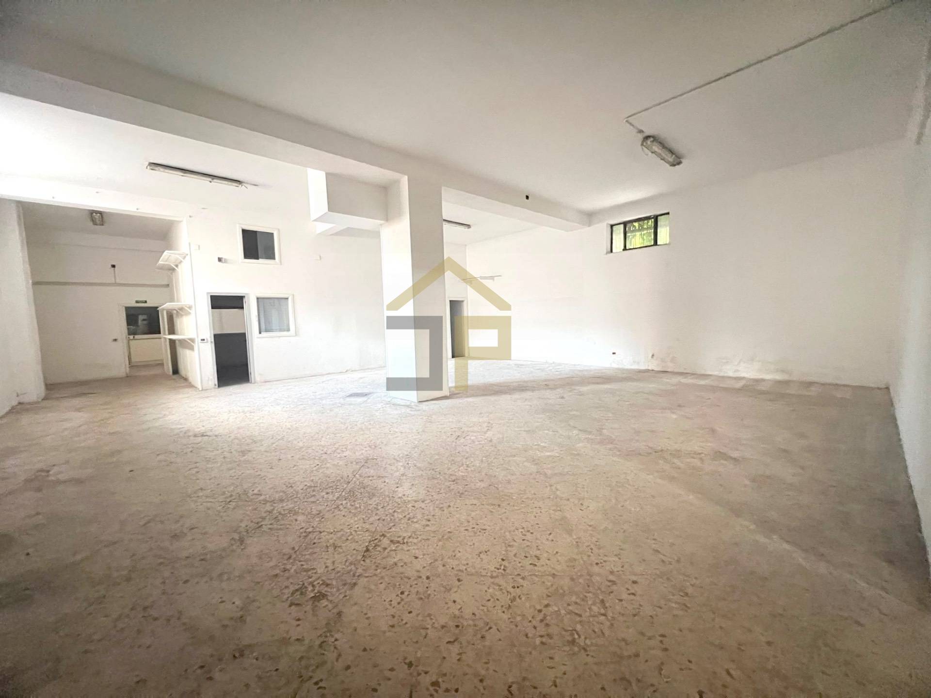 Magazzino in vendita a Palermo, Corso dei Mille