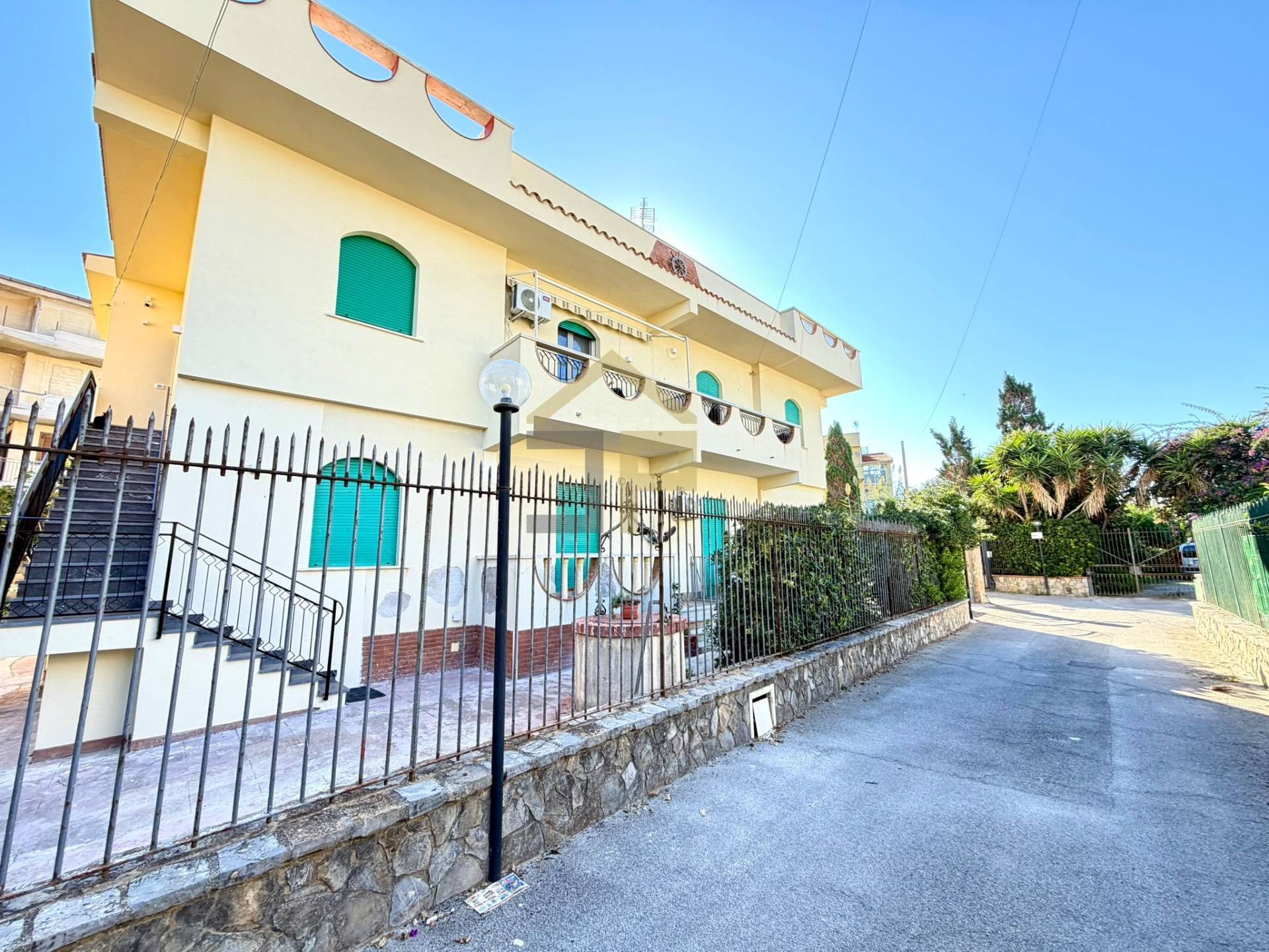 Porzione Di Villa Bifamiliare in vendita a Bagheria, Aspra
