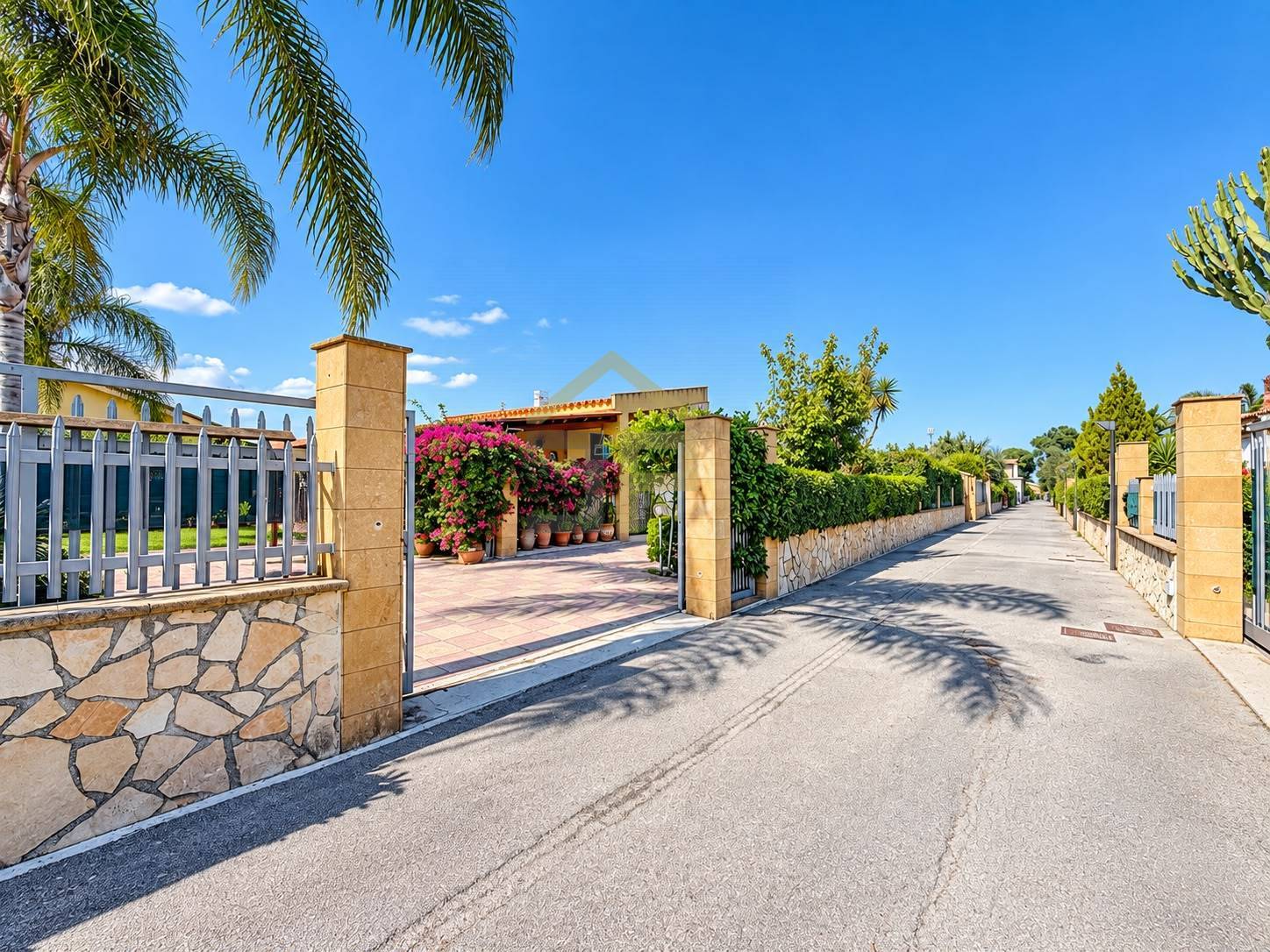 Porzione Di Villa Bifamiliare in vendita a Campofelice di Roccella