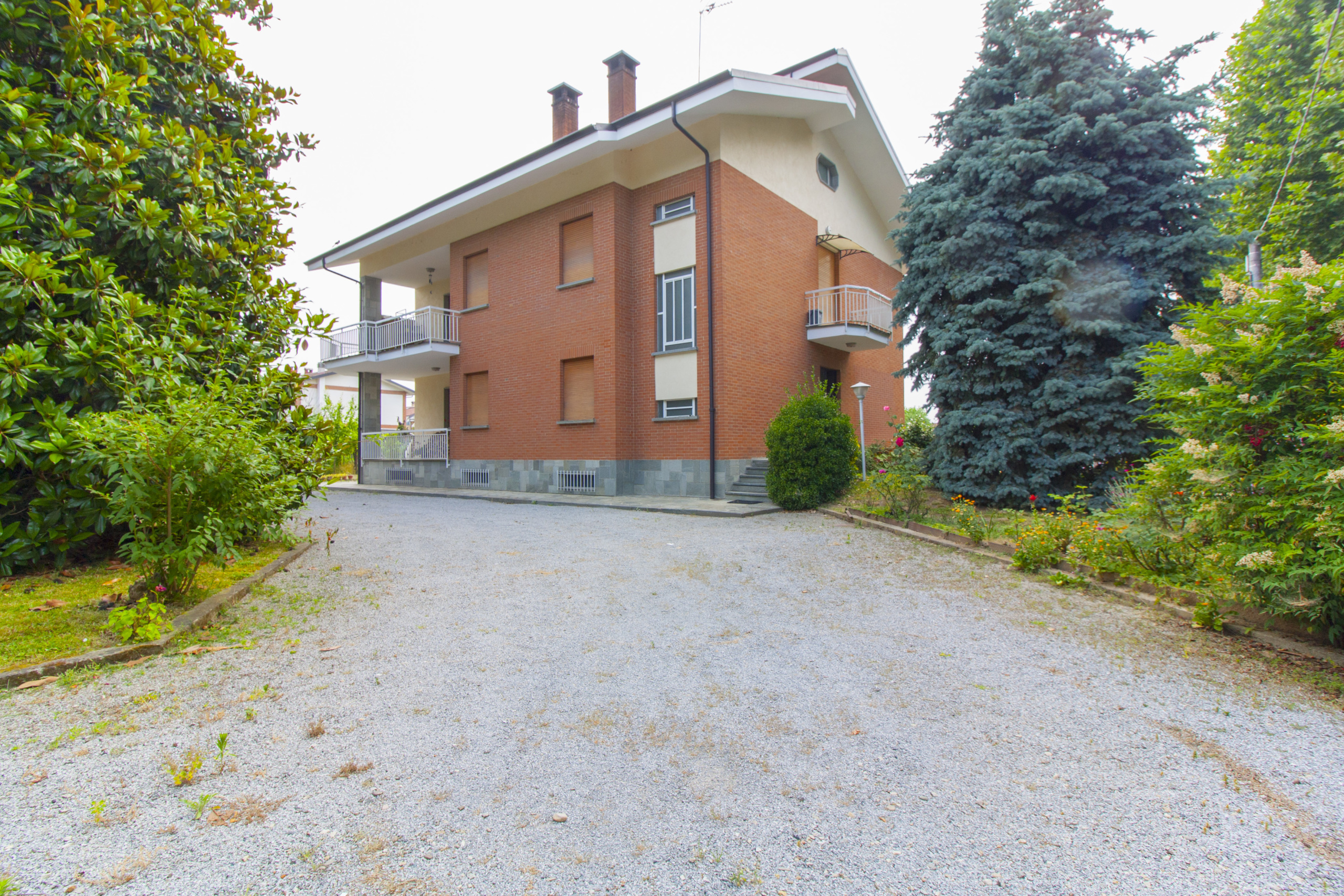 Casa indipendente con giardino in via g.b.adriani 2, Cherasco