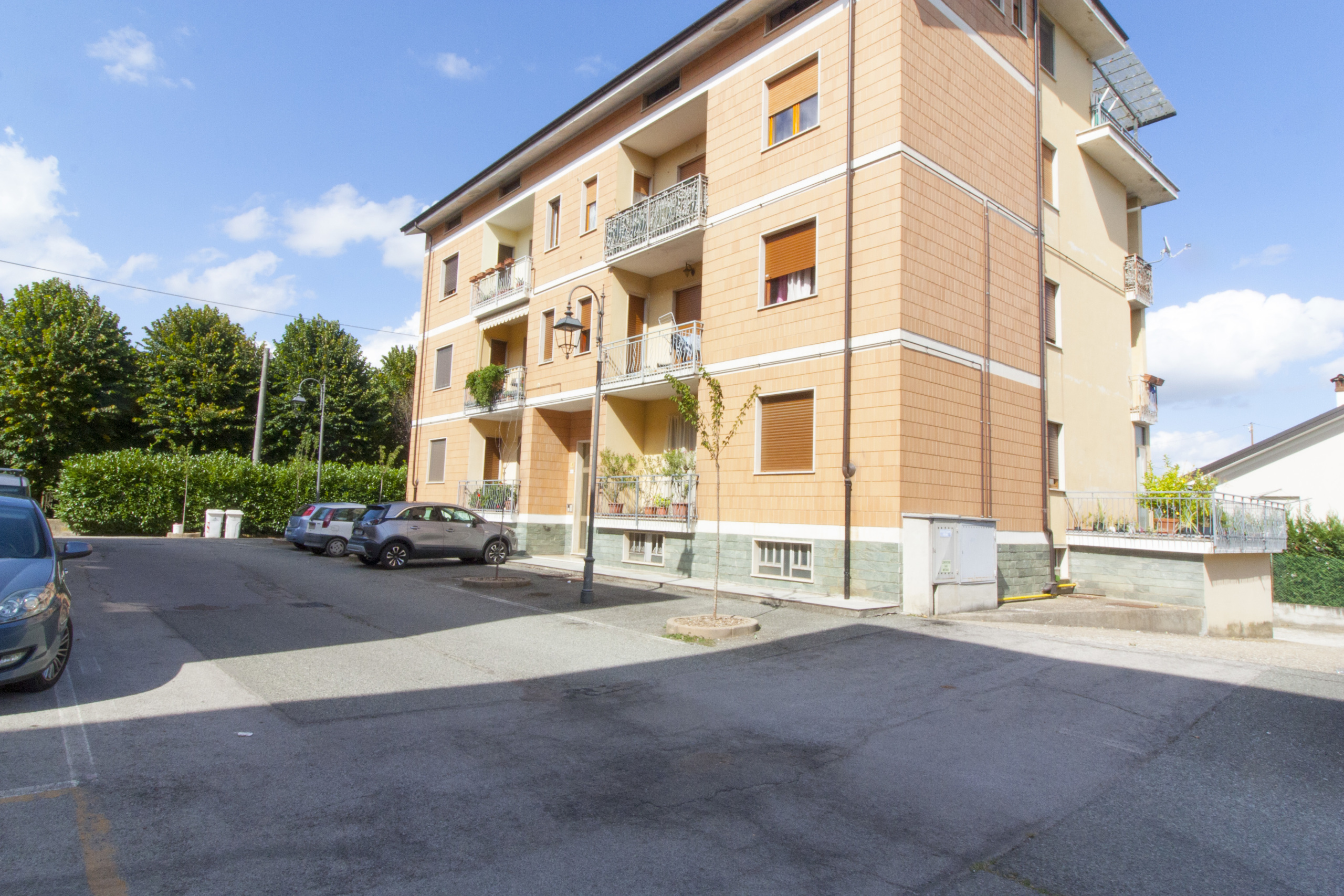 Quadrilocale con box in via piramide 41, Narzole