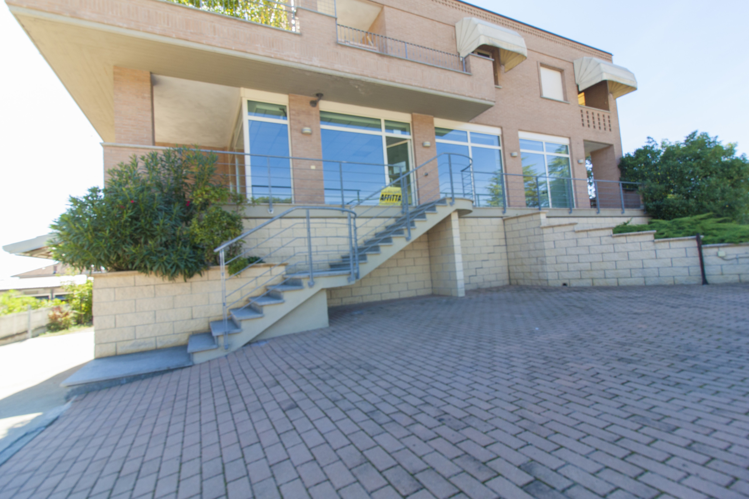 Locale commerciale in affitto in via don l. orione 115, Bra