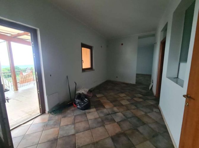 Locale commerciale in vendita a Andrate