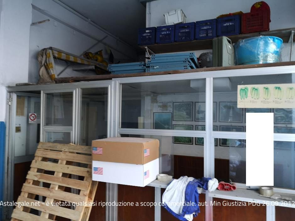 Locale commerciale in vendita a Ceriale