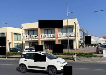 Locale commerciale in vendita a Ceriale