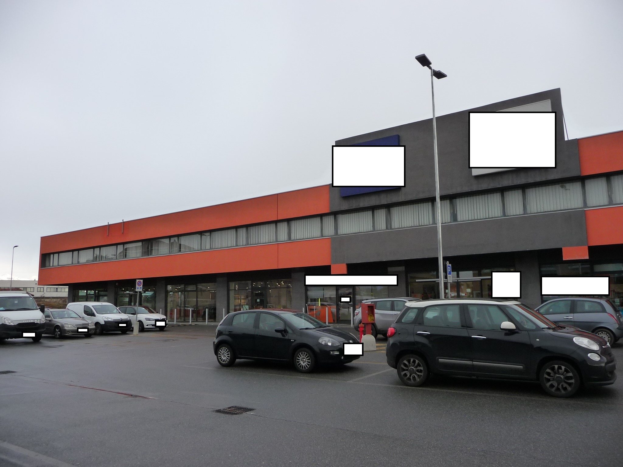 Locale commerciale in vendita a Caselle Torinese