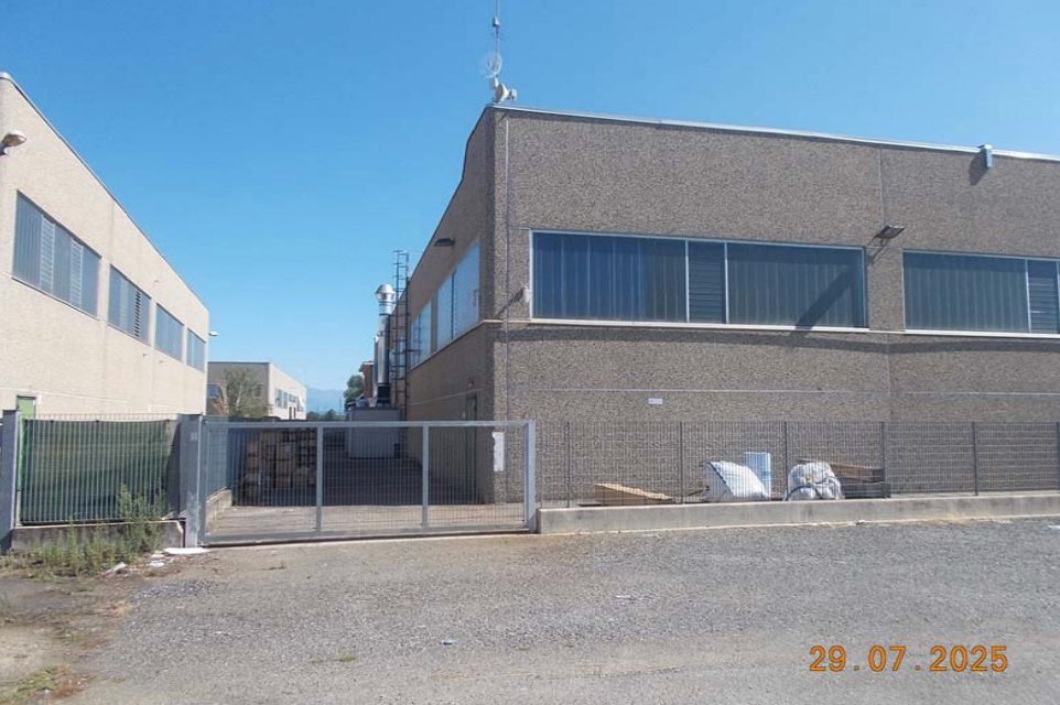 Locale commerciale in vendita a Volpiano