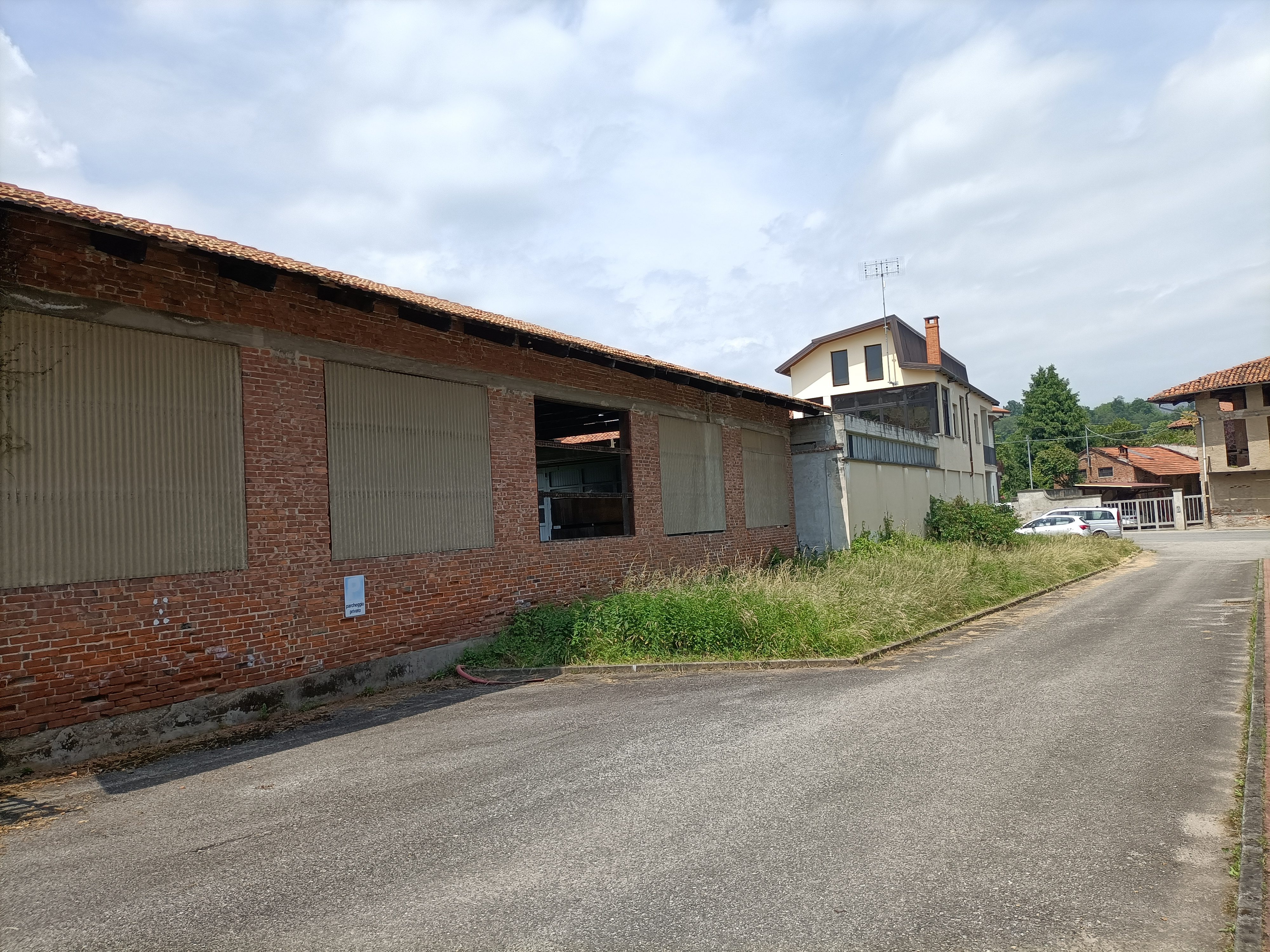 Locale commerciale in vendita a Rivara