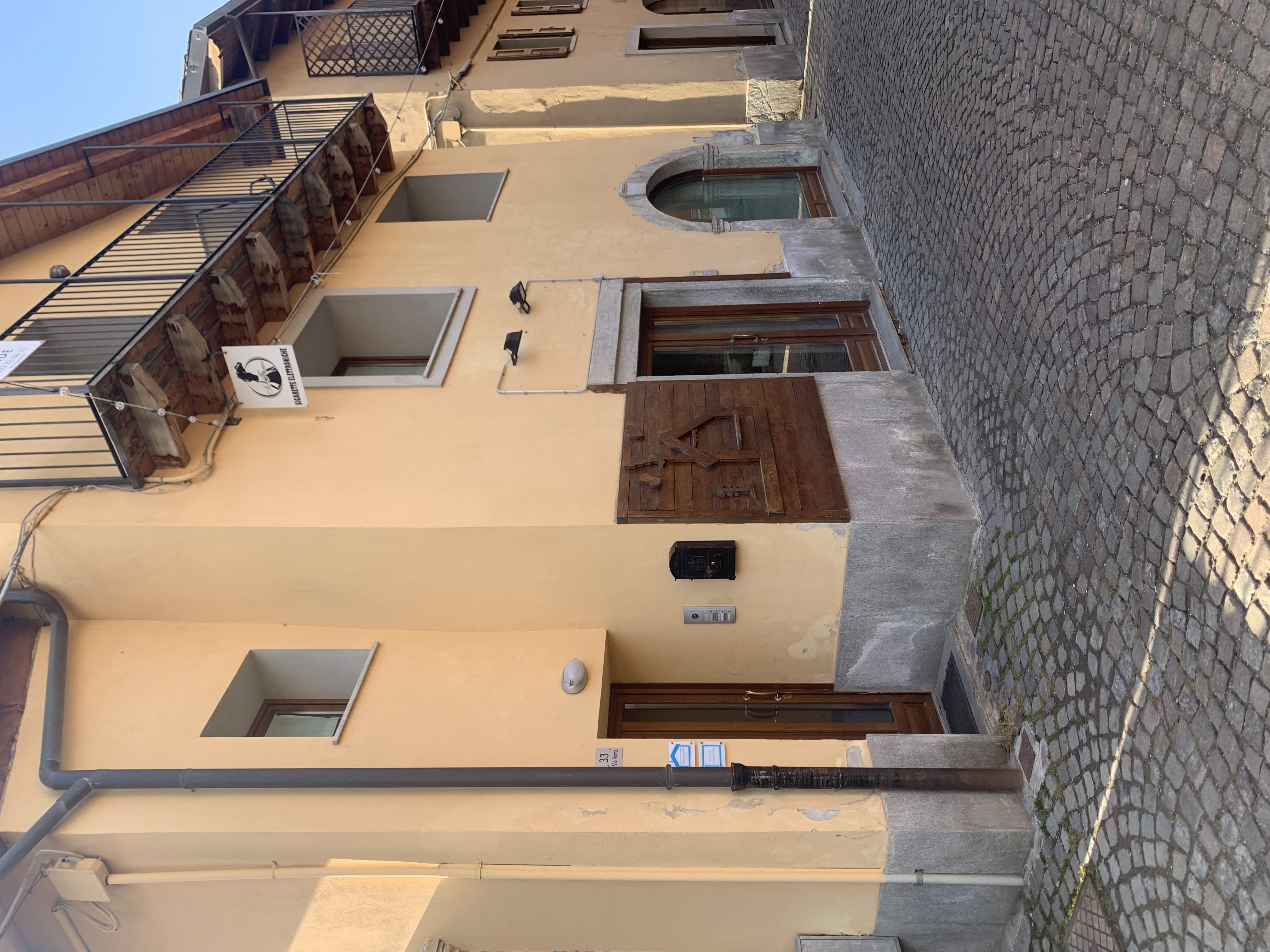 Locale commerciale in vendita a Oulx