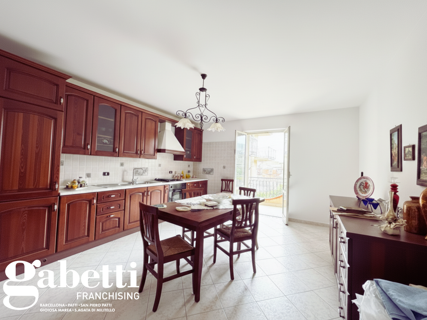 Appartamento con box a Sant'Agata di Militello