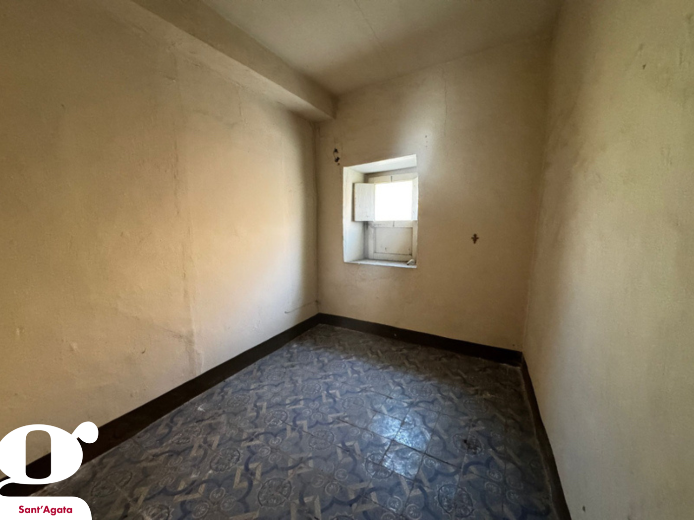 Casa indipendente da ristrutturare a Sant'Agata di Militello