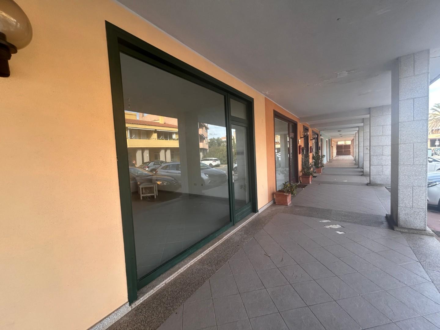 Negozio in vendita a Palau