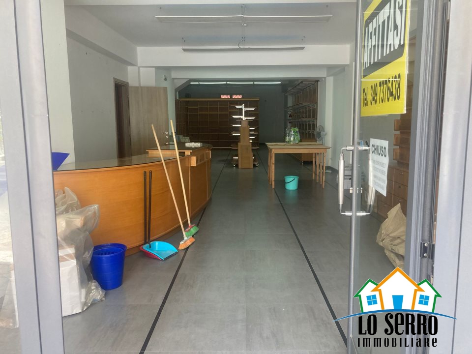 Locale commerciale in affitto a Alcamo