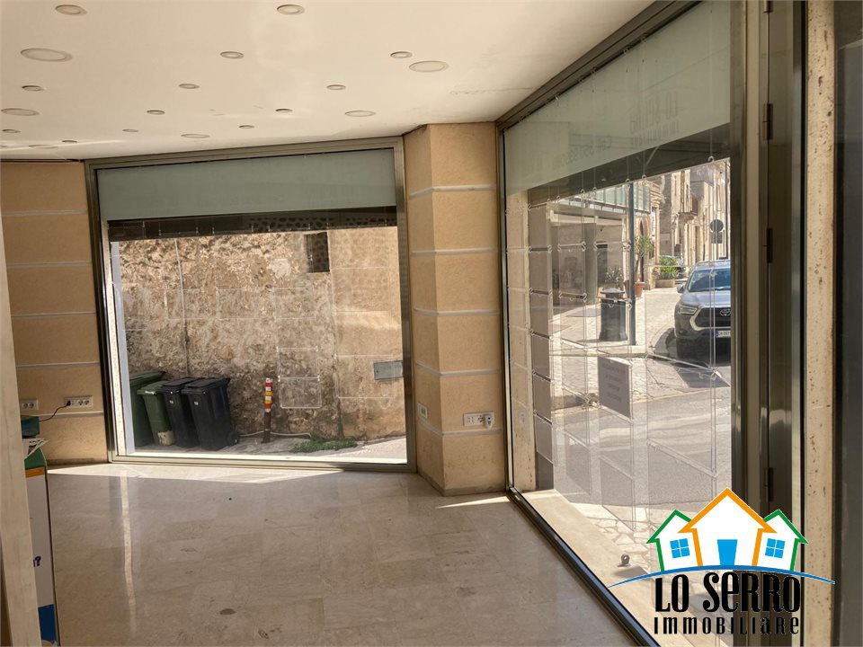 Locale commerciale in vendita a Alcamo