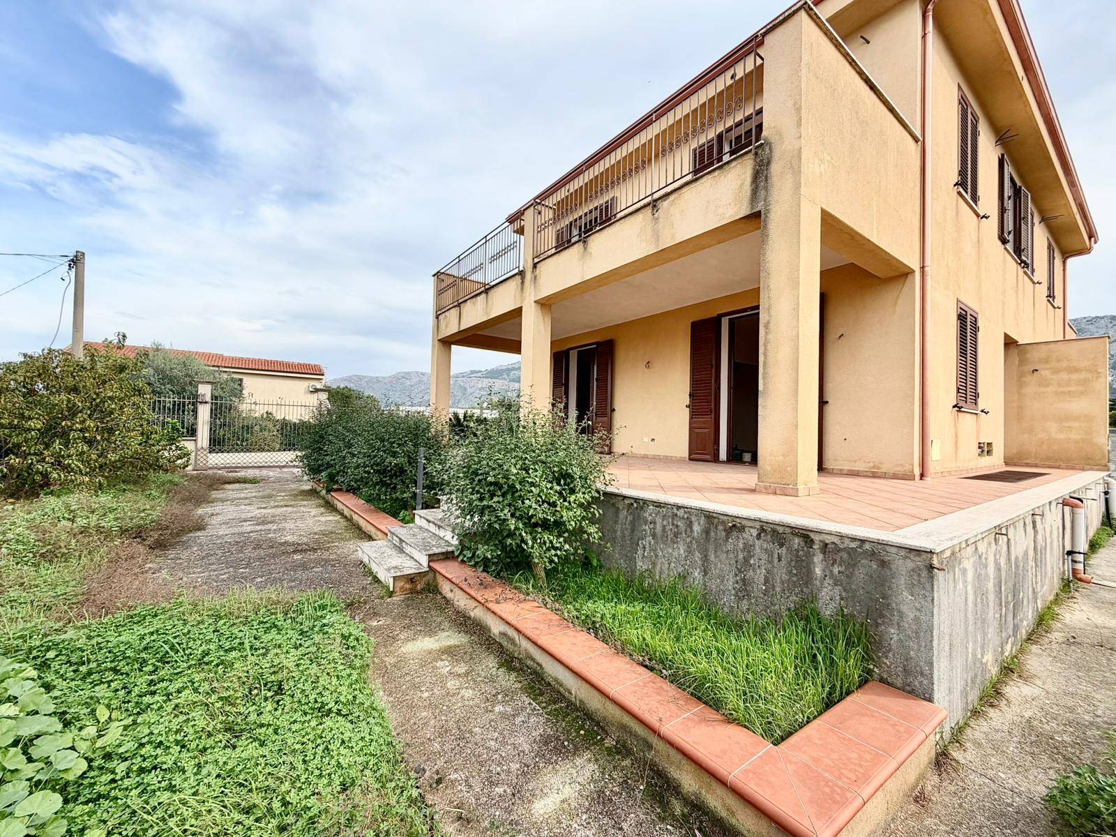 Porzione Di Villa Bifamiliare in vendita a Carini