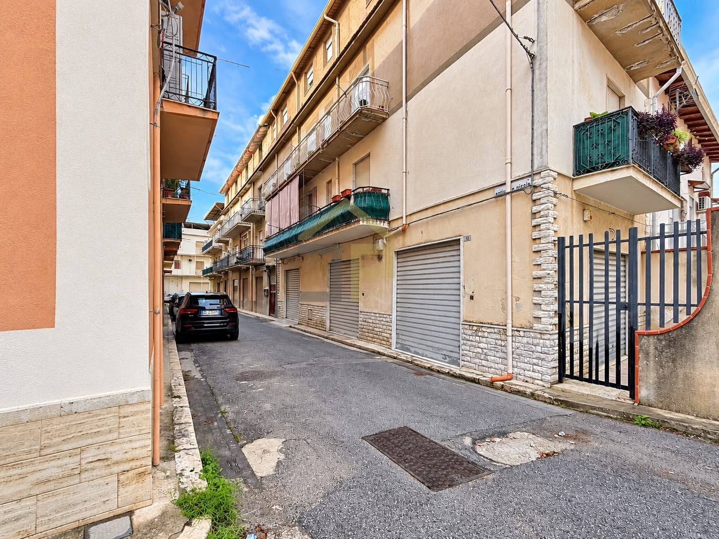 Magazzino in vendita a Partinico
