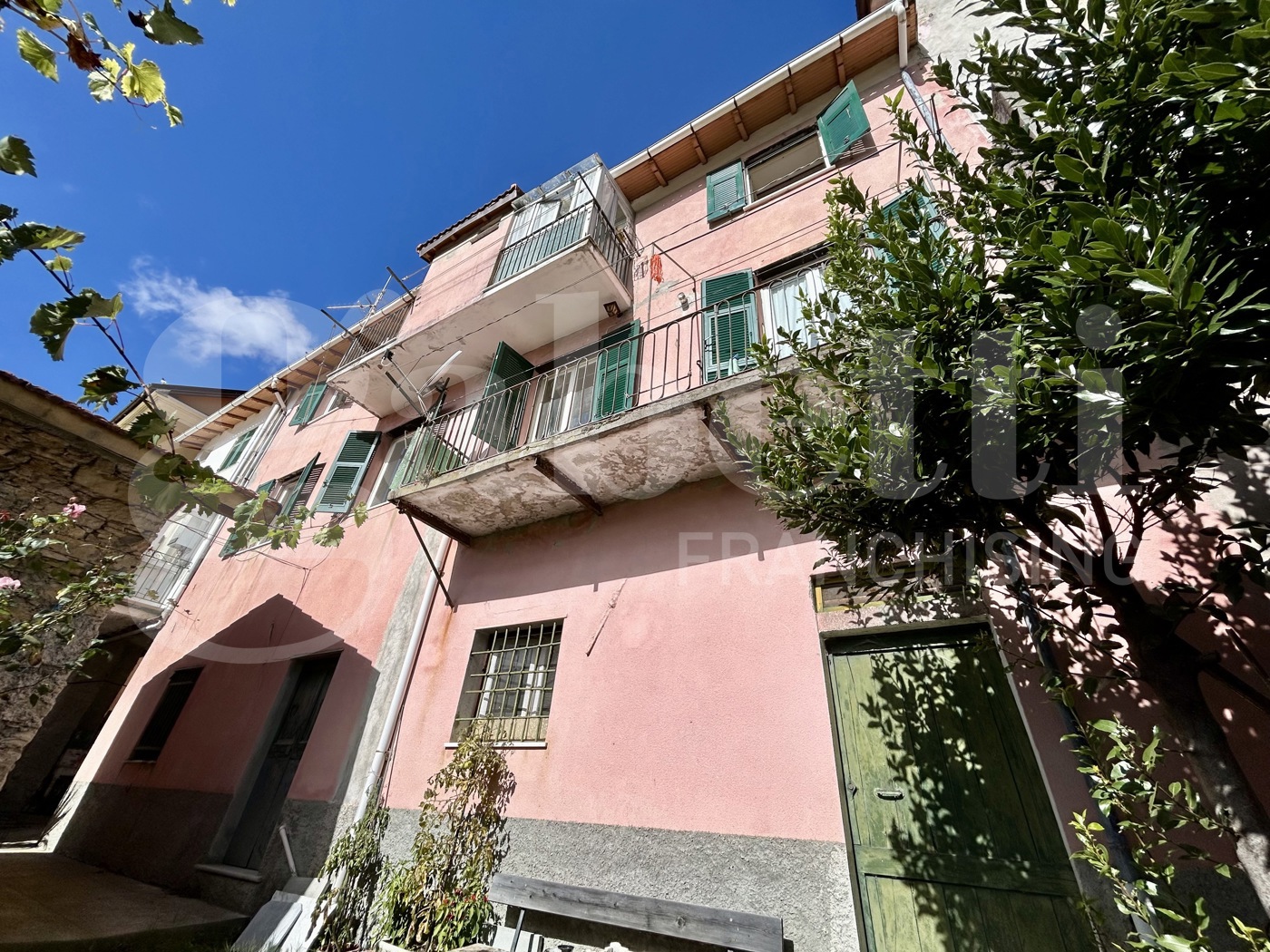 Quadrilocale con giardino a Davagna