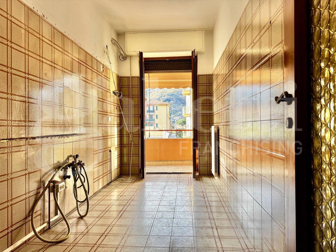 Trilocale con box a Cogorno