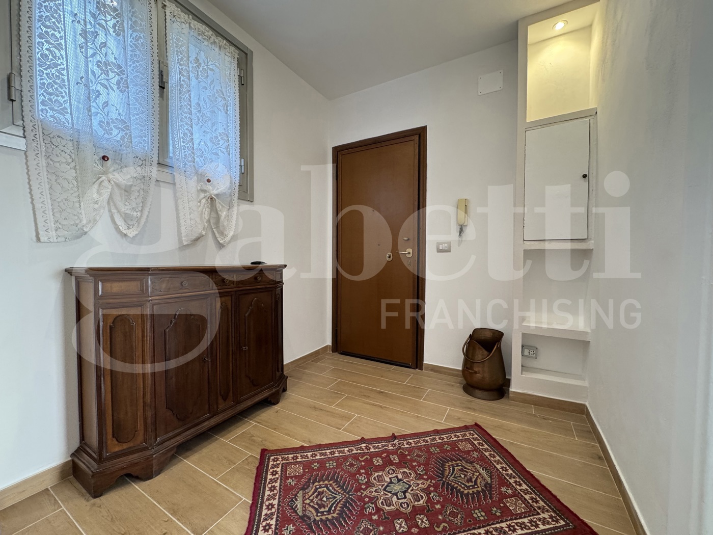 Trilocale arredato in affitto a Genova