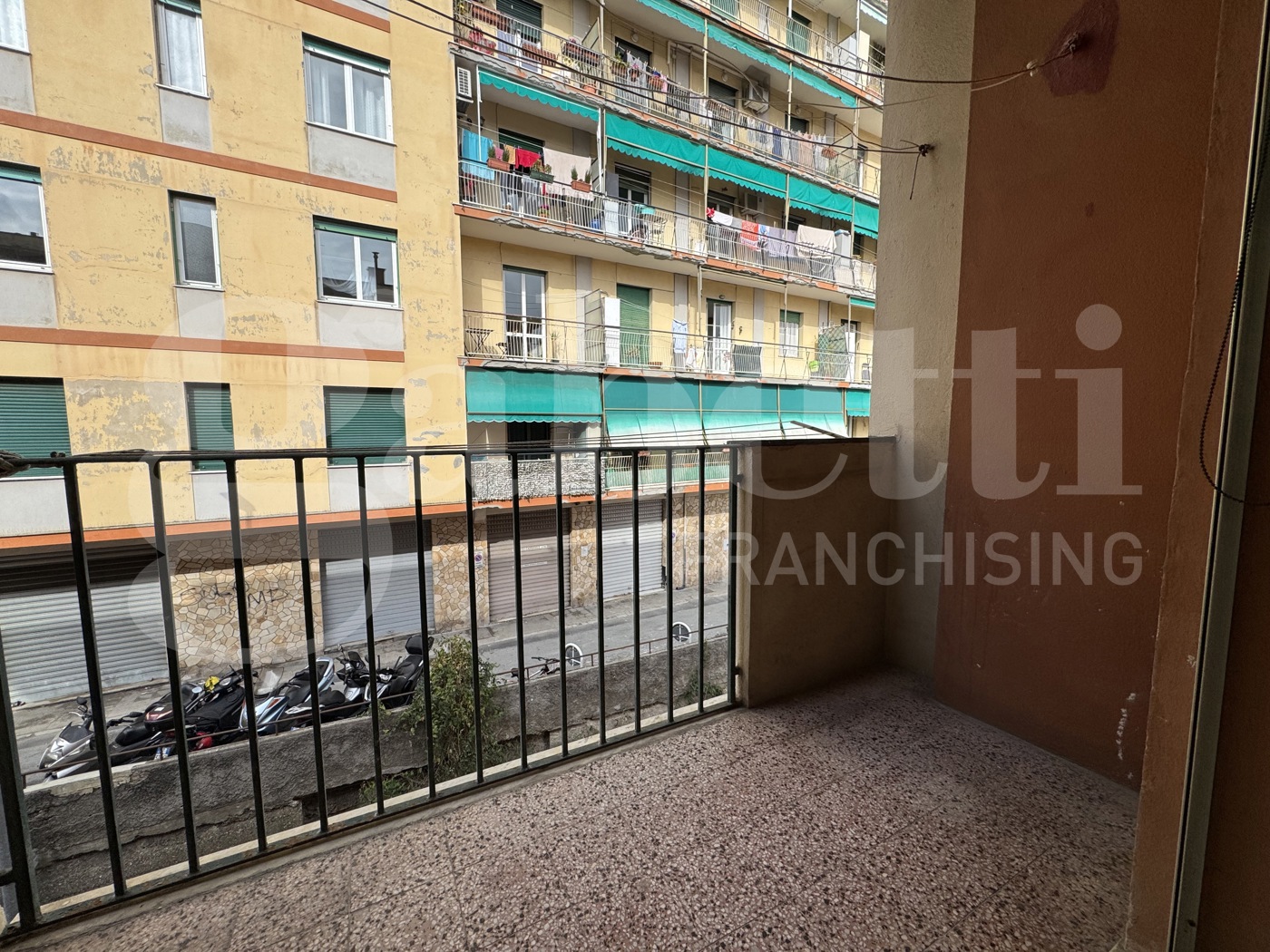 Trilocale arredato in affitto a Genova