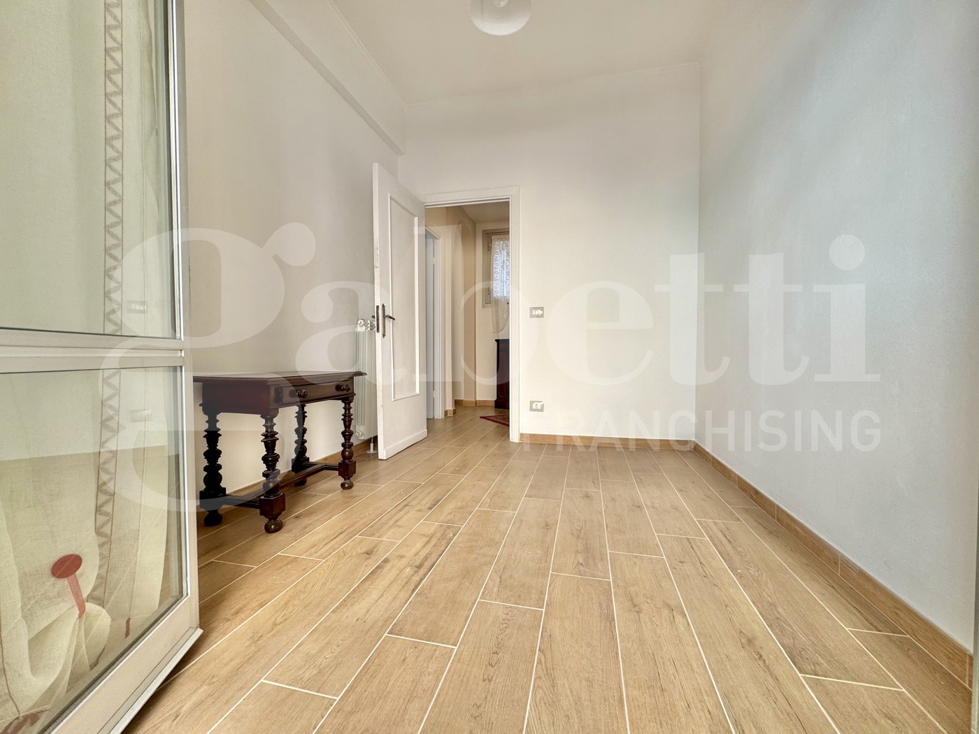 Trilocale arredato in affitto a Genova