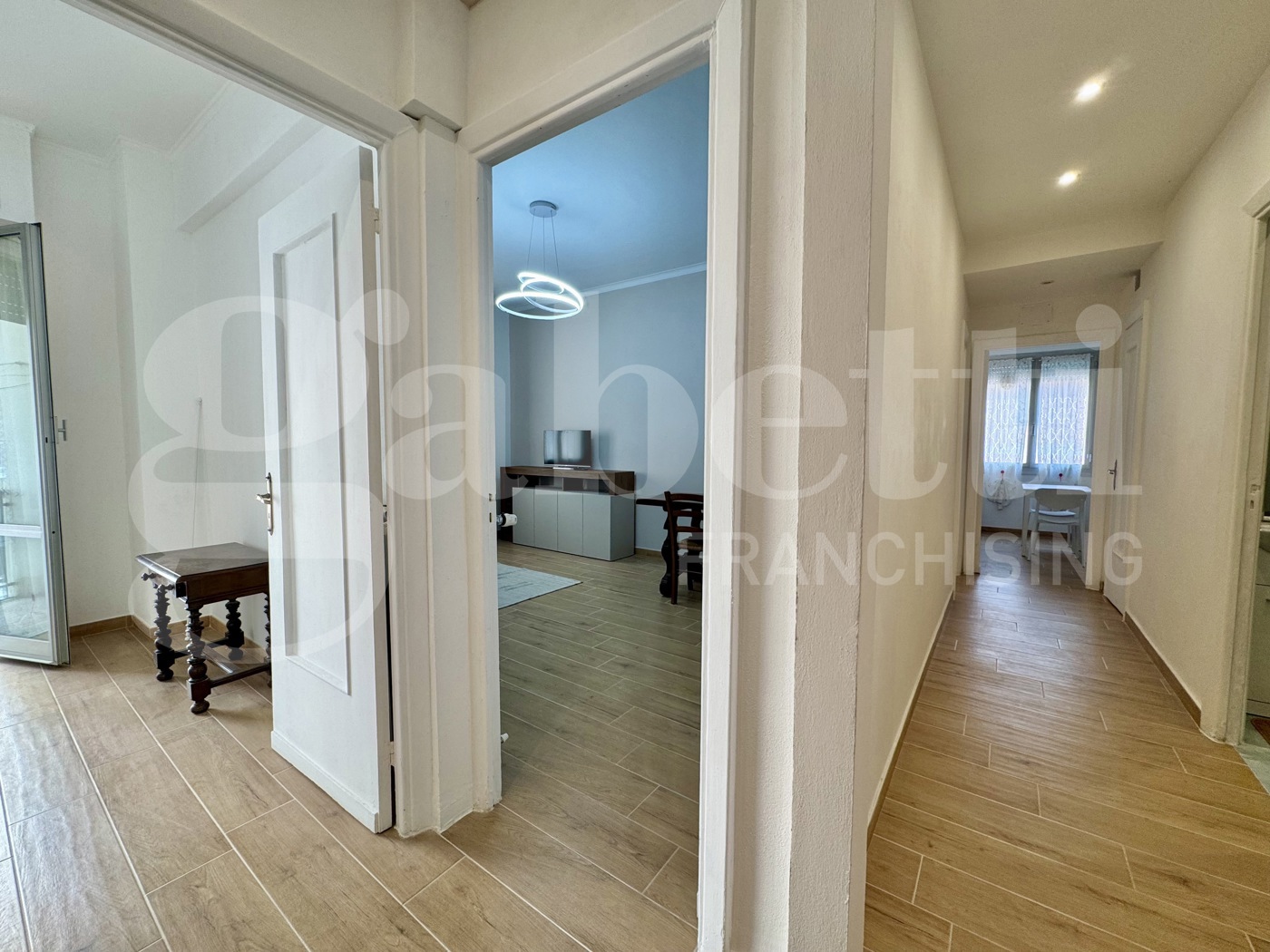 Trilocale arredato in affitto a Genova