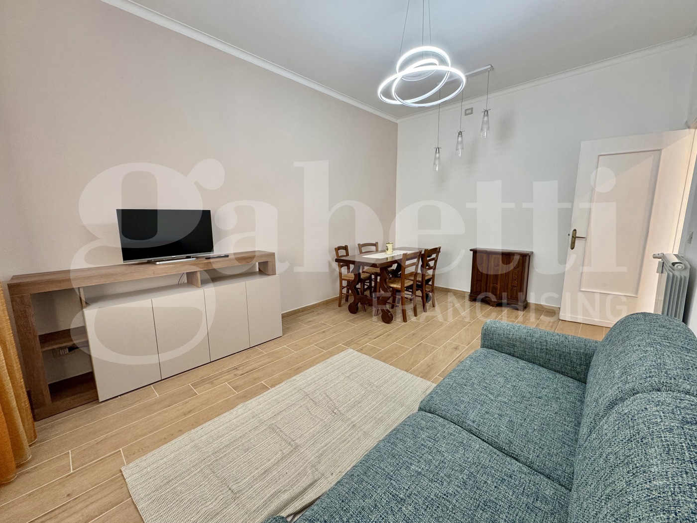 Trilocale arredato in affitto a Genova