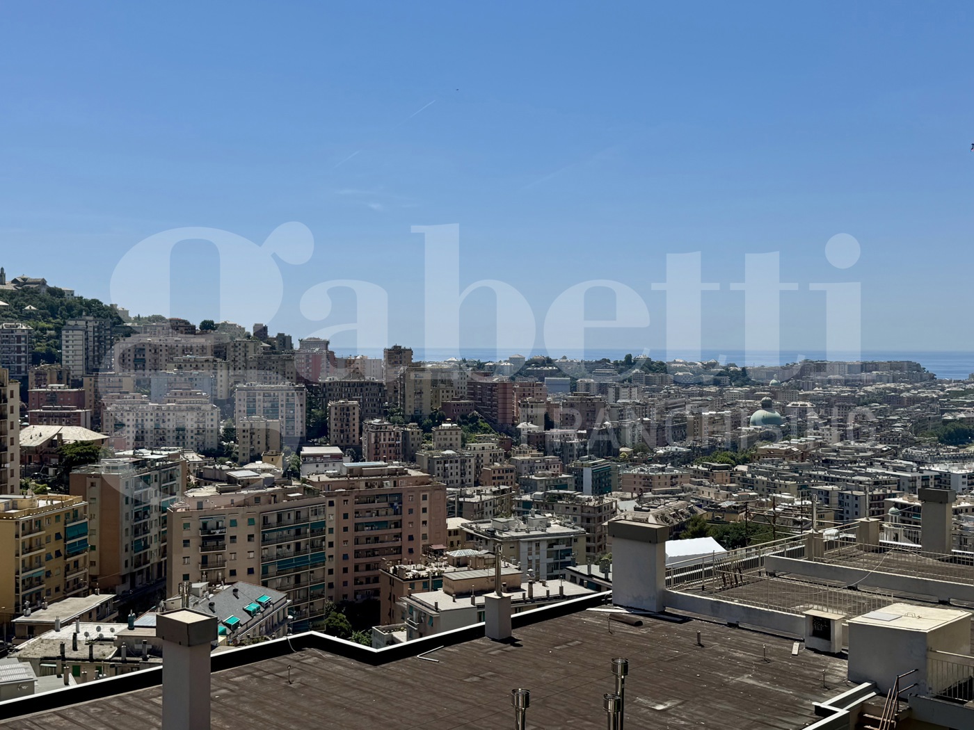 Trilocale da ristrutturare a Genova