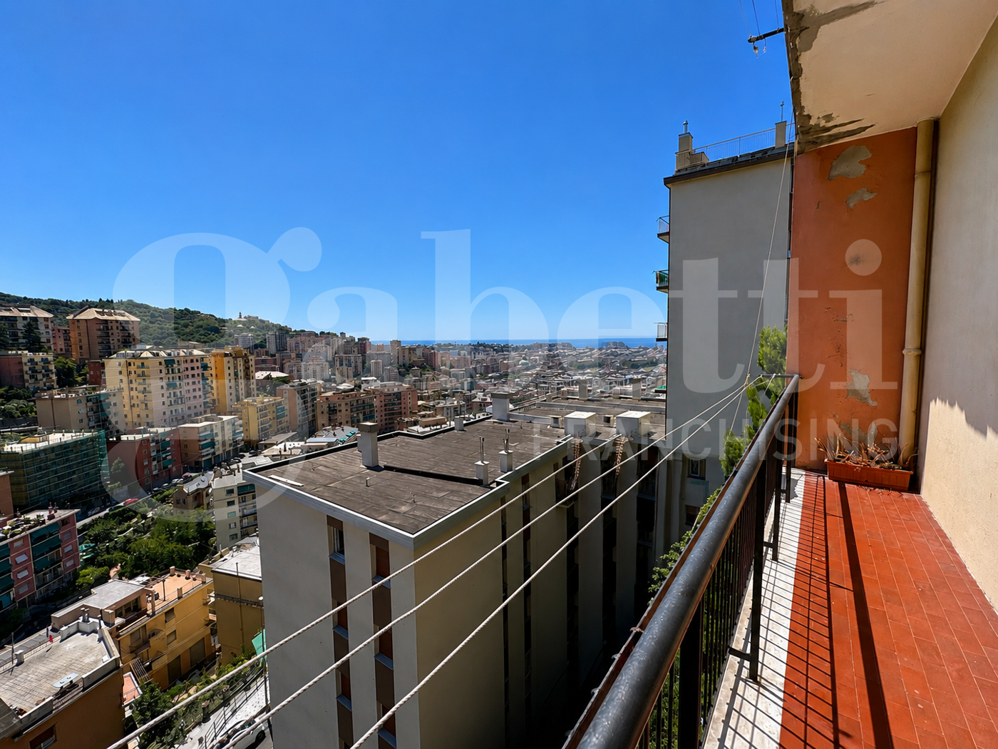 Trilocale da ristrutturare a Genova
