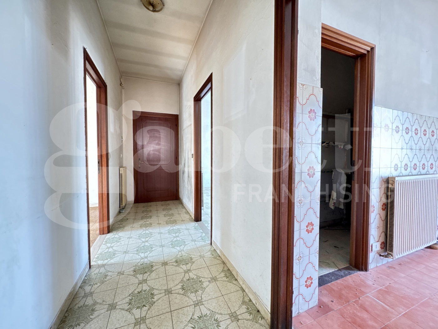 Trilocale da ristrutturare a Varese Ligure