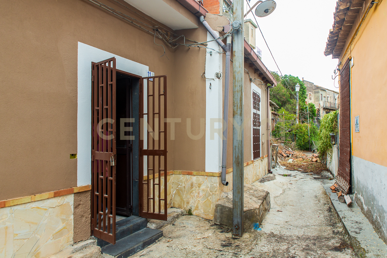 Casa indipendente in vendita a Motta Sant'Anastasia