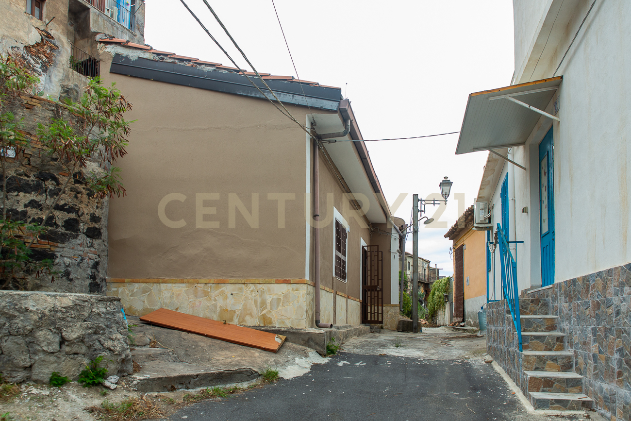 Casa indipendente in vendita a Motta Sant'Anastasia