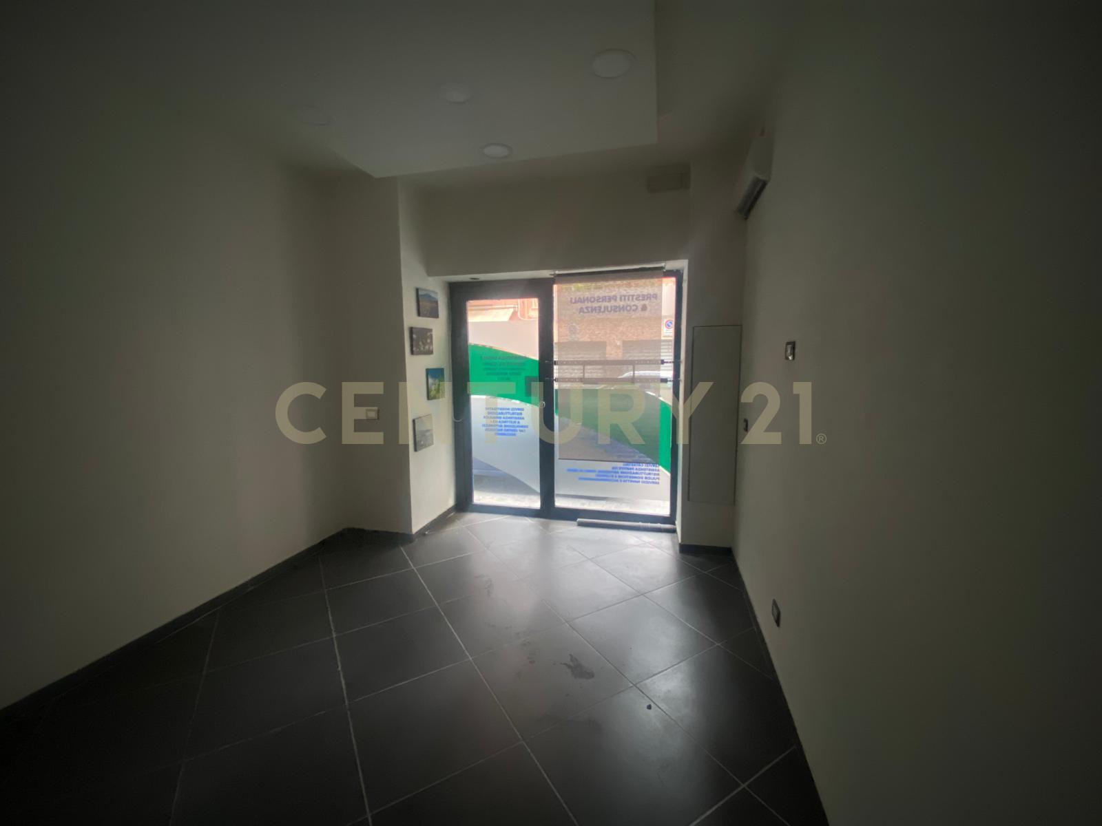 Locale commerciale da ristrutturare in via ingegnere, Catania