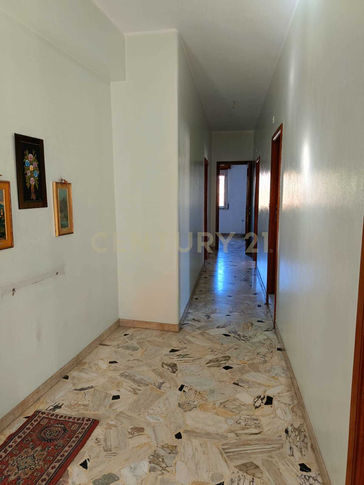 Quadrilocale da ristrutturare in via omero 65, Bronte