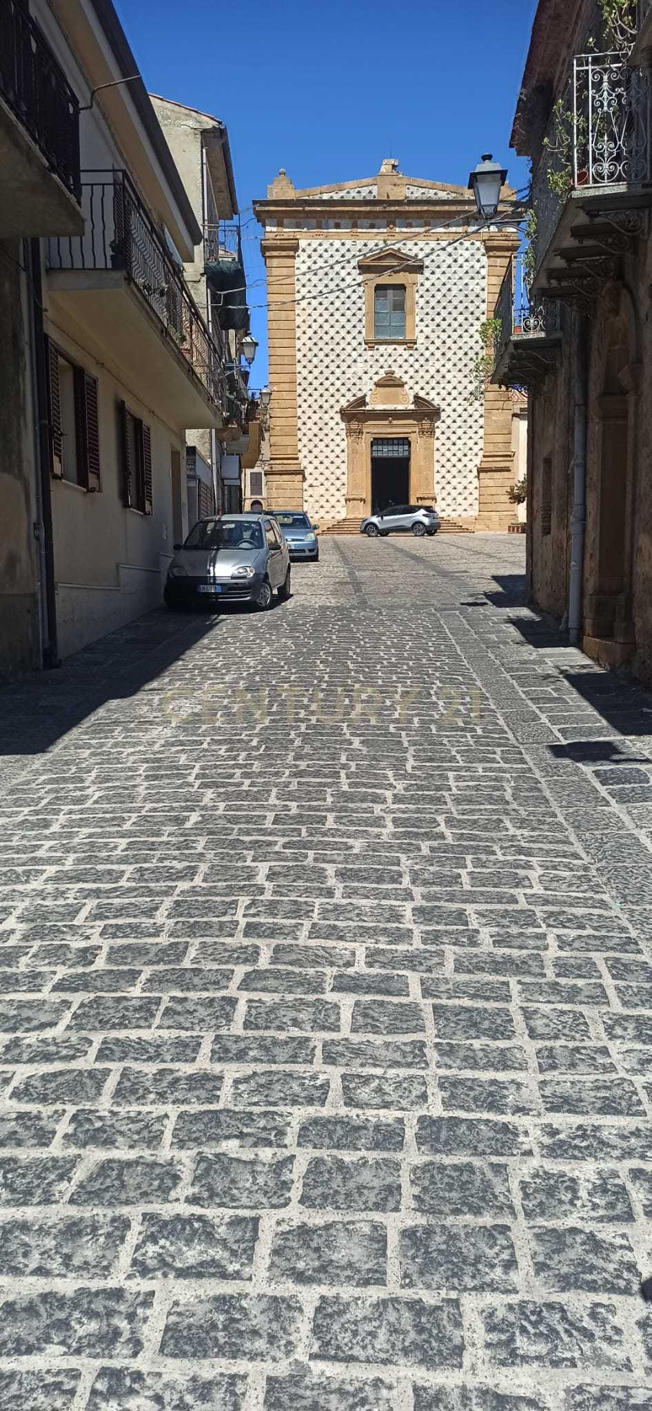 Casa indipendente con giardino in via roma 14, Aidone